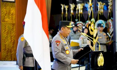 Kapolri-Pimpin-Sertijab-Kapolda-Sumbar-Irjen-Pol-Dr.-Gatot-Tri-Suryanta