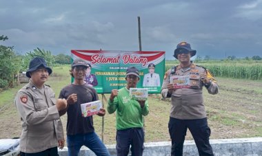 Polsek-Balongbendo-Serahkan-Pupuk-untuk-Tanaman-Jagung-ke-Masyarakat
