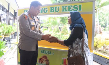 Dukung-Pemulihan-Ekonomi,-Polres-Malang-Beri-Modal-Usaha-Untuk-Keluarga-Korban-Kanjuruhan