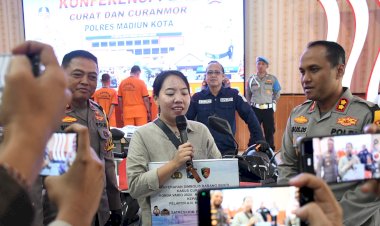 Polres-Madiun-Kota-Temukan-dan-Serahkan-Motor-yang-Hilang,-Korban-Curanmor-Tersenyum-Riang