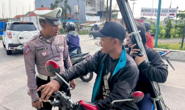 Edukasi-Pentingnya-Penggunaan-Helm-bagi-Pengendara