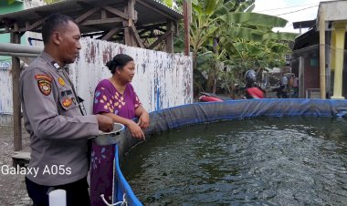 Bhabinkamtibmas-Desa-Karangbong-Cek-Budidaya-Ikan-Lele