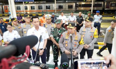 Tinjau-Stasiun-Tugu-DIY,-Kapolri-:-Mudik-Gunakan-Kereta-Api-Bisa-Jadi-Alternatif