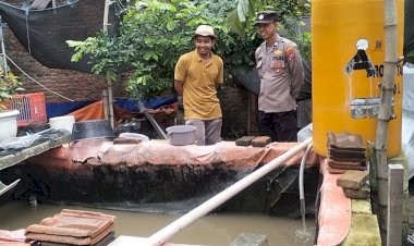 Bhabinkamtibmas-Desa-Krembangan-Bersilaturahmi-dengan-Warga-Binaan-dalam-Rangka-Idul-Fitri-1446-Hijriyah