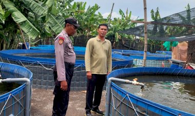 Program-Ketahanan-Pangan,-Bhabinkamtibmas-Desa-Jenggot-Polsek-Krembung-Tinjau-Budidaya-Lele