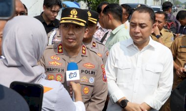 Polres-Pelabuhan-Tanjungperak-Dampingi-Pemkot-Surabaya-Segel-Gudang-Sentoso-Seal