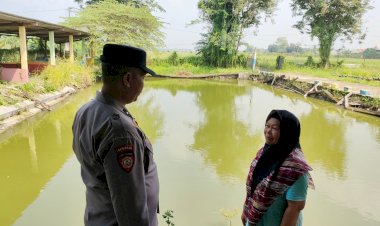 Bhabinkamtibmas-Pademonegoro-Apresiasi-Program-Ketahanan-Pangan-Ternak-Ikan-Lele