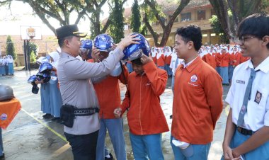 Kapolres-Magetan-Goes-to-School:-Ajak-Pelajar-Bijak-Bermedsos-dan-Jauhi-Narkoba