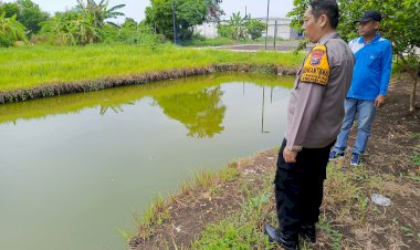 Polsek-Tanggulangin-Sambangi-Pertanian-Terong-Desa-Kalidawir,-Dukung-Ketahanan-Pangan-Polresta-Sidoarjo