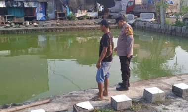 Bhabinkamtibmas-Waru-Tinjau-Budidaya-Patin-dan-Udang
