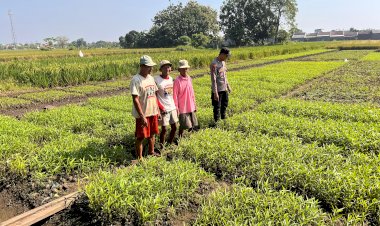 Bhabinkamtibmas-Lemujut-Dukung-P2B-Petani-Desa