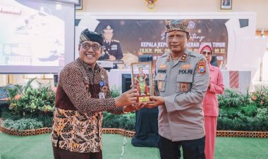 Kunjungi-SMADATARA,-Kapolda-Jatim-:-'Negara-Maju-adalah-Negara-yang-Diisi-Generasi-Disiplin-dan-Berkarakter'