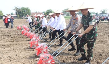 Imigrasi-Surabaya-dan-Polresta-Sidoarjo-Kolaborasi-Dukung-Ketahanan-Pangan-Melalui-Semarak-Tanam-Jagung