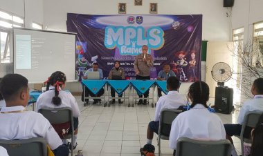 Polisi-Sidoarjo-Edukasi-Patuh-Berlalu-Lintas-dan-Bahaya-Kenakalan-Remaja-di-MPLS