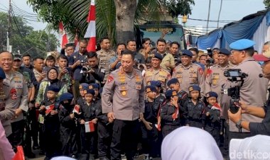 Resmikan-SPPG-di-Mako-Brimob-Depok,-Kapolri-Disambut-Brimob-Cilik