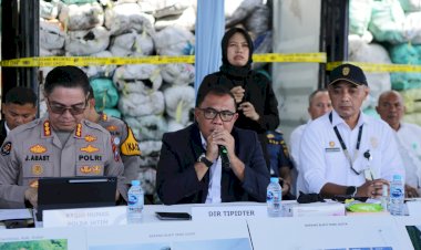 Bareskrim-Polri-Bongkar-Tambang-Batu-Bara-Ilegal-di-IKN,-351-Kontainer-Disita-di-Pelabuhan-Tanjungperak-Surabaya
