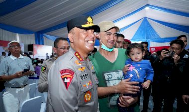 Wakapolri-Sapa-Warga-Gunung-Sindur-dalam-Bakti-Sosial-Sekolah-Kemala-Taruna-Bhayangkara