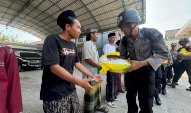 Jalankan-Misi-Kemanusiaan,-247-Siswa-Diktuk-Bintara-SPN-Polda-Jatim-Tempuh-Ekspedisi-Darat-15-KM