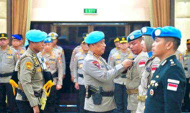 Wakapolri-Pimpin-Upacara-Purna-Tugas-139-Personel-Kontingen-Garuda-Bhayangkara,-Tegaskan-Komitmen-Indonesia-Dukung-Perdamaian-Dunia