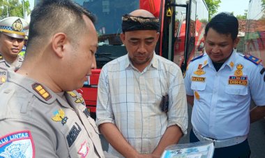 Jelang-Nataru-Ditlantas-Polda-Jatim-Gelar-Ramcheck-di-PO-Bus