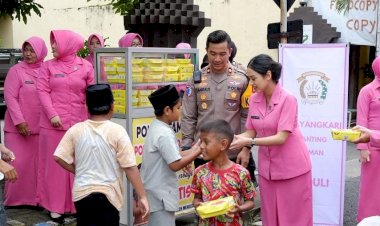 Jajaran-Polresta-Sidoarjo-Bersama-Bhayangkari-Awali-Tahun-Dengan-Aksi-Sosial