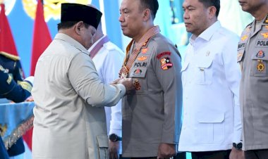 Presiden-Prabowo-Anugerahkan-Tanda-Kehormatan-kepada-70-Tokoh-Penggerak-Gizi-dan-Ketahanan-Pangan-Nasional