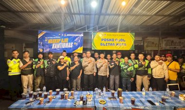 Polres-Blitar-Kota-Gelar-Sahur-Bersama-Komunitas-Ojol