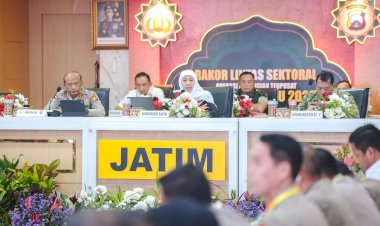 Pimpin-Rakor-Lintas-Sektoral-Jelang-Operasi-Ketupat-Semeru-2026,-Kapolda-Jatim-Tekankan-Sinergi-Pengamanan-Nyepi-dan-Idul-Fitri