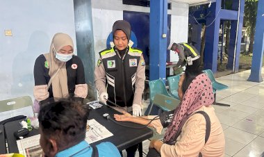 Operasi-Ketupat-Semeru-2026-Polda-Jatim-Beri-Layanan-Kesehatan-Mobile-Gratis