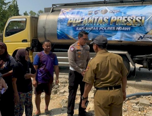 SABER Satlantas Polres Ngawi: Salurkan Bantuan Air Bersih untuk Warga Terdampak Kekeringan