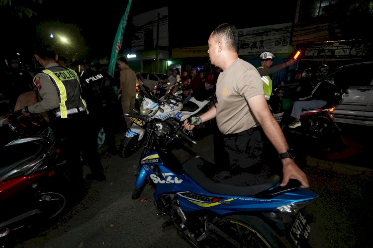 Polrestabes Surabaya Amankan Belasan Remaja Konvoi Tutup Jalan Saat Malam Takbir