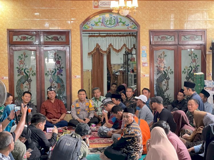 Kapolresta Sidoarjo bersama Forkopimda Takziah Ke Rumah Duka Korban Longsor Pacet-Cangar