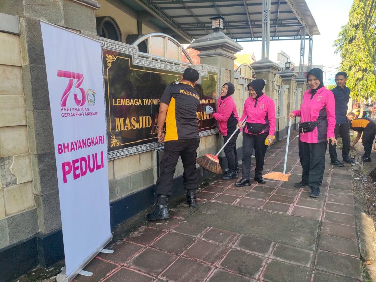Polri Untuk Masyarakat : Polres Pamekasan Gelar Bakti Religi dan Bansos di Hari Bhayangkara Ke-79