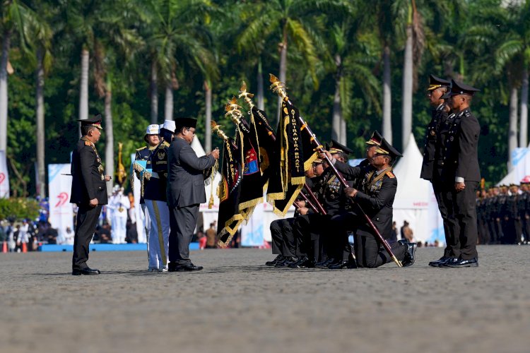 Presiden Hadiahi Penghargaan Nugraha Sakanti dan Tanda Kehormatan Bintang Bhayangkara Nararya