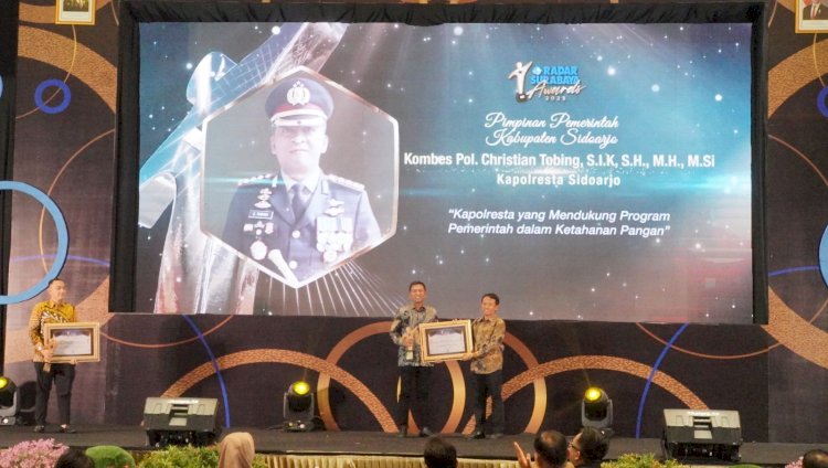 Masifkan Program Ketahanan Pangan, Kapolresta Sidoarjo Terima Penghargaan di Radar Surabaya Award 2025