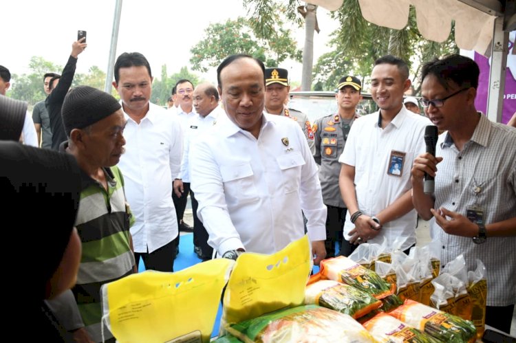 Polri Distribusikan 6 Ton Beras Menggelar Gerakan Pasar Murah di Madiun, Sinergi dengan Bulog Tekan Inflasi