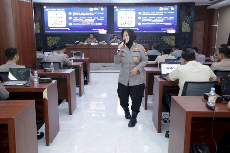 Personel Polda Jatim Ikuti Pelatihan Kehumasan Melalui E-Learning Perkuat Hadapi Tantangan Komunikasi di Era Digital