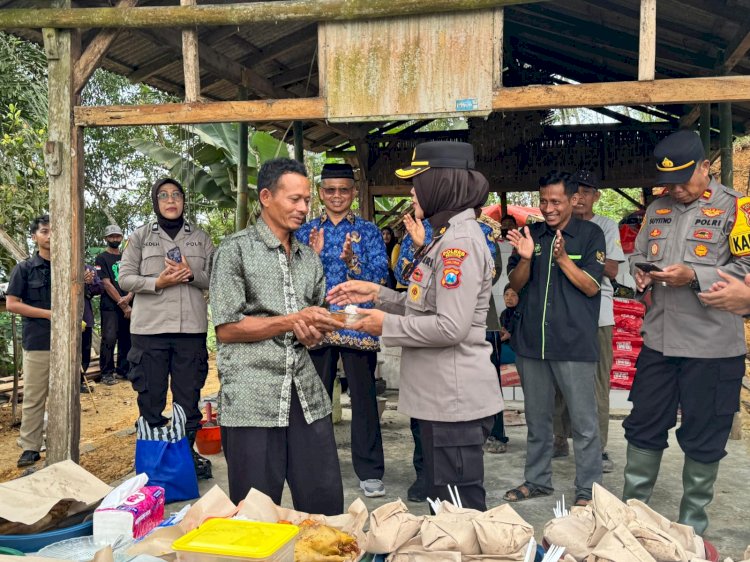 Bedah Rumah Warga di Tulakan, Polres Pacitan Peringati Hari Jadi Polwan ke -77