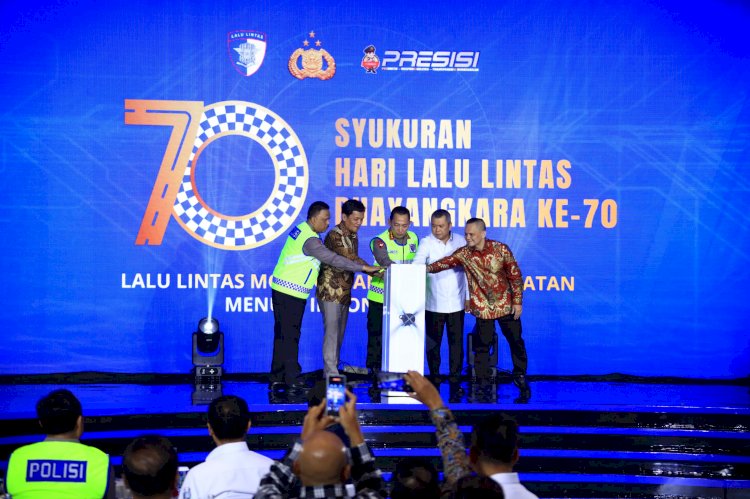 Hadiri Syukuran HUT Lalu Lintas ke-70, Kapolri Luncurkan Digital Korlantas dan Sematkan Pin Emas