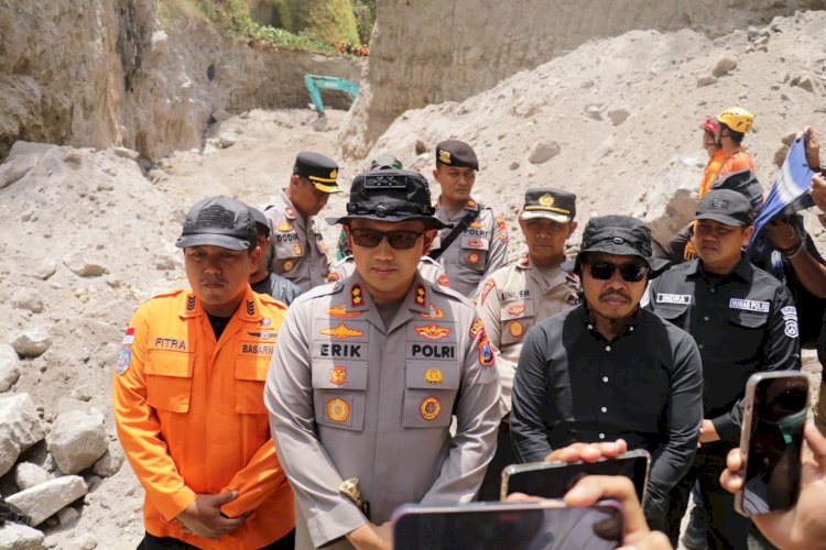 Tim SAR Gabungan Polres Magetan Berhasil Evakuasi Korban Longsor Tambang Trosono
