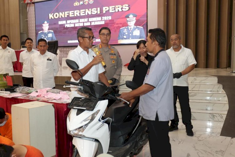 Polda Jatim Kembalikan Motor kepada Pemiliknya Usai Ditemukan Saat Operasi Sikat Semeru 2025