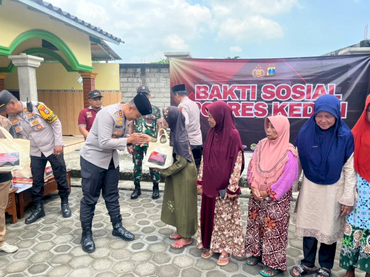 Gelar Baksos, Kapolres Kediri Serahkan Bantuan Sumur Bor untuk Warga Babatan