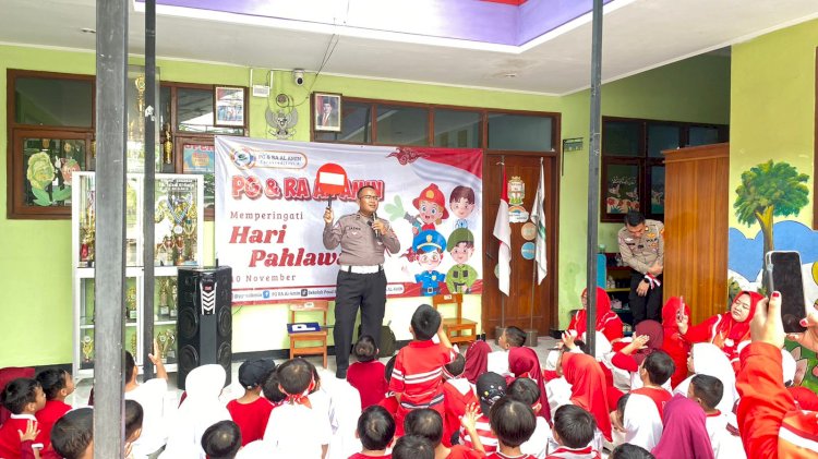 POLANTAS MENYAPA ANAK-ANAK PG–RA–TK AL AMIN, KENALKAN PROFESI POLRI DENGAN CARA MENYENANGKAN