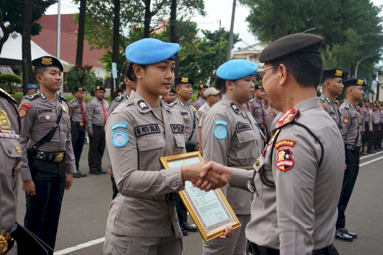 Kakorsabhara Baharkam Polri Berikan Penghargaan kepada Personel Berprestasi di Mako Korsabhara Depok