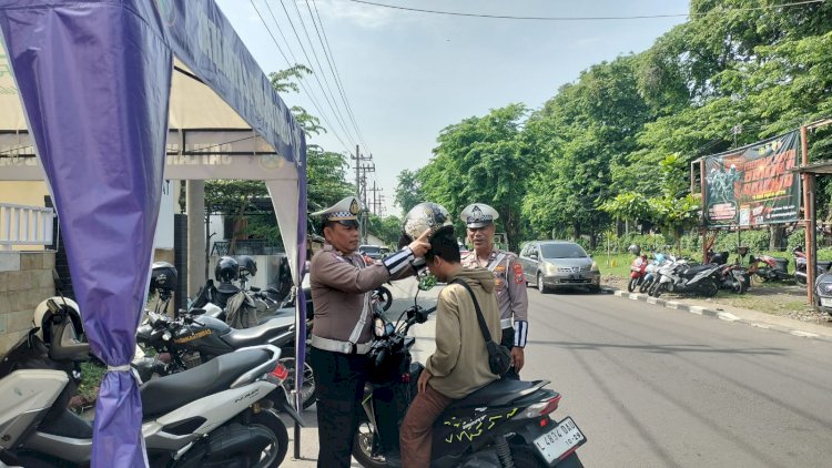 Sosialisasikan Operasi Zebra Semeru, Polsek Waru Ajak Pengendara Tertib Berlalu Lintas