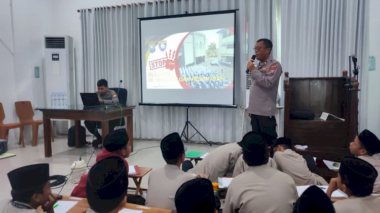 Satbinmas Polresta Sidoarjo Edukasi Antibullying kepada Santri Ponpes Al Kautsar Sukodono