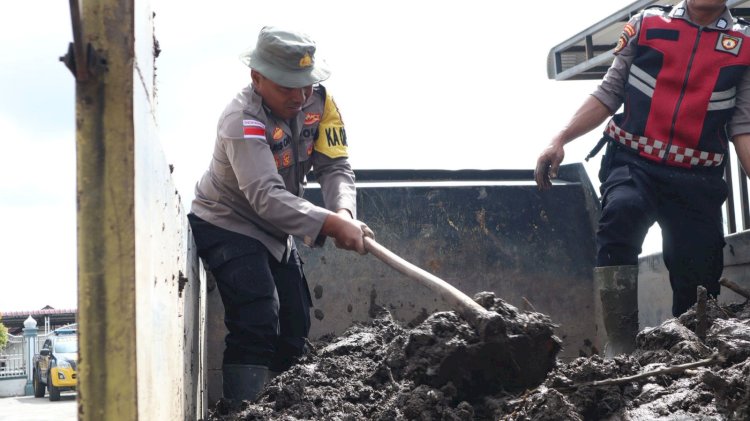 Sinergi Polisi dan Warga Masjid Syuhada Bener Meriah Bangkit dari Duka Bencana