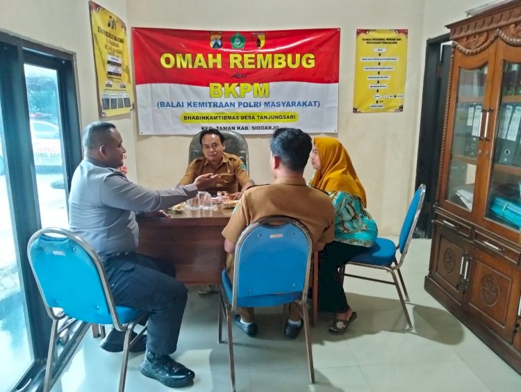 Bhabinkamtibmas Polsek Taman Bersama Omah Rembug Mediasi Permasalahan Warga Desa Tanjungsari Secara Kekeluargaan