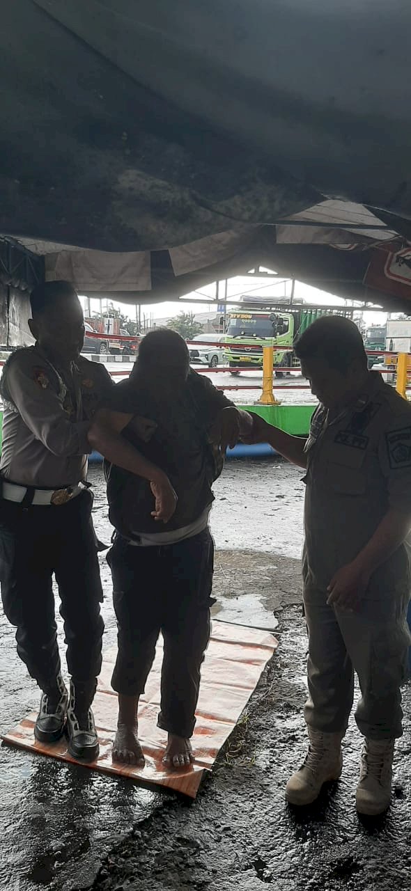 Respon Cepat Polsek Taman Tangani Adanya Warga Tergeletak Tanpa Identitas
