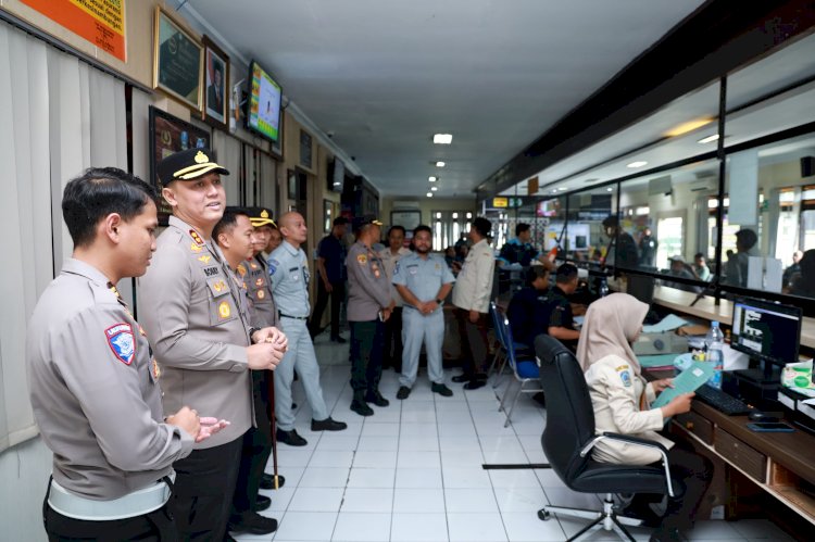 Kapolres Jember Kunjungi Kantor Samsat Pastikan Pelayanan Optimal